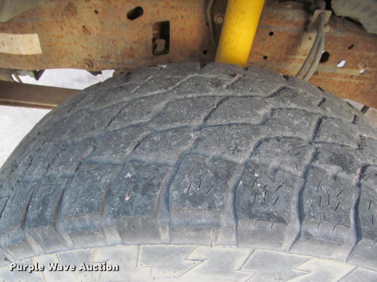 image for item J2560 2000 Ford F250 Super Duty XLT Crew Cab pickup truck