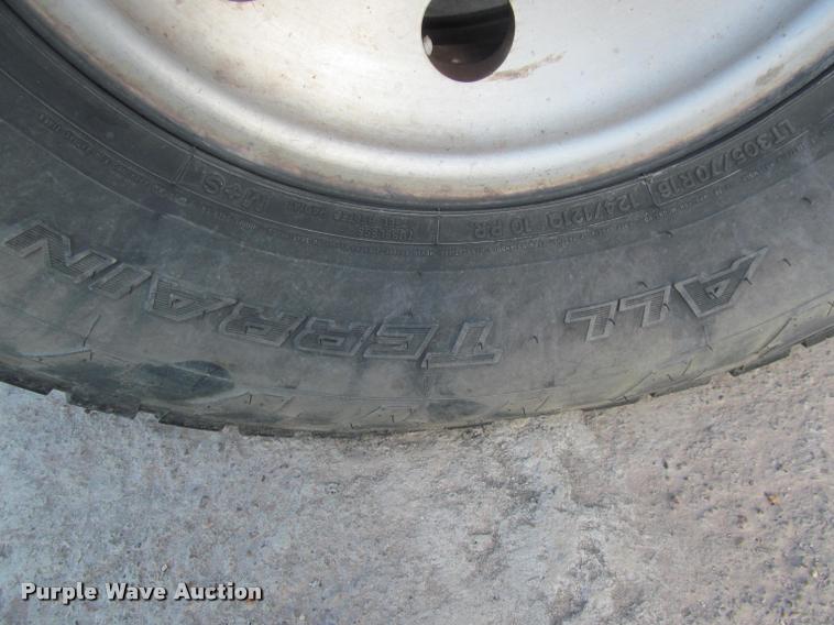 image for item J2560 2000 Ford F250 Super Duty XLT Crew Cab pickup truck