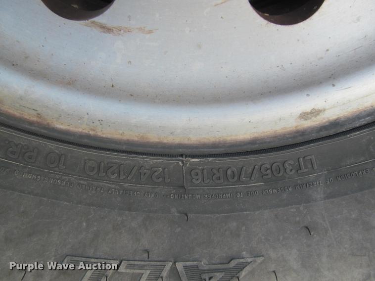 image for item J2560 2000 Ford F250 Super Duty XLT Crew Cab pickup truck