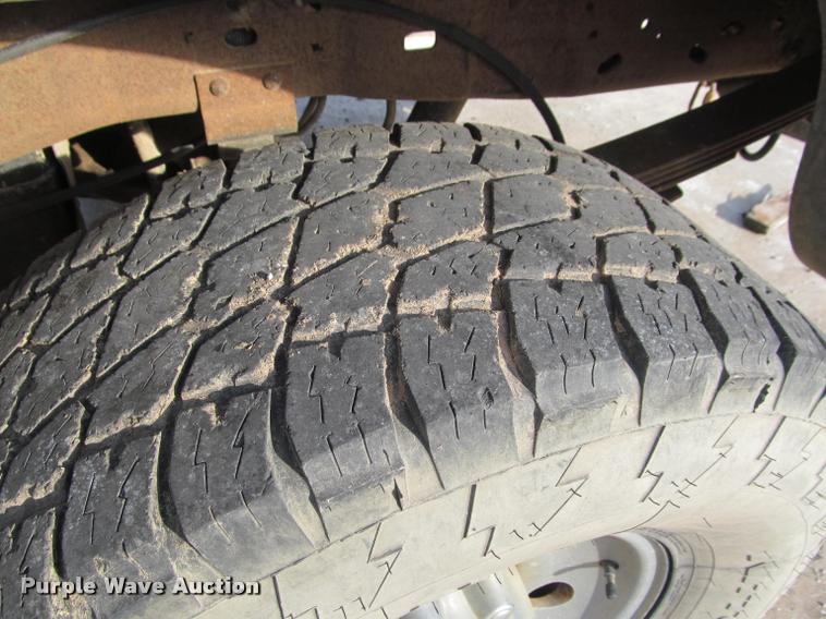 image for item J2560 2000 Ford F250 Super Duty XLT Crew Cab pickup truck