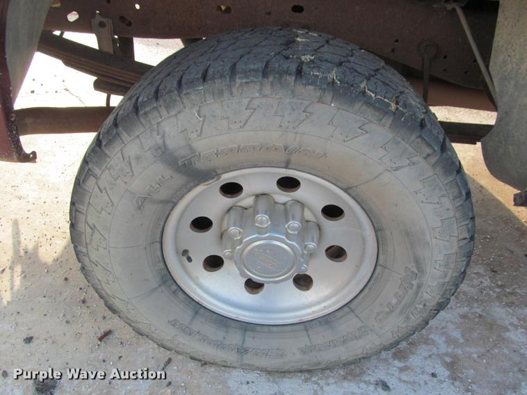 image for item J2560 2000 Ford F250 Super Duty XLT Crew Cab pickup truck