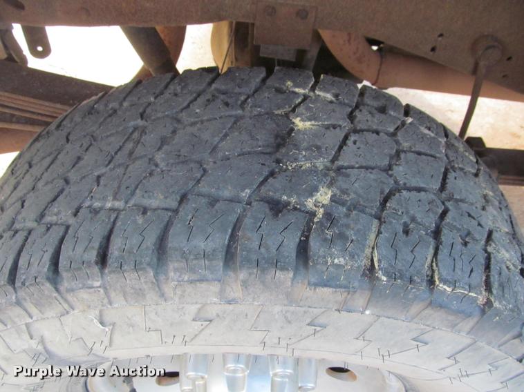 image for item J2560 2000 Ford F250 Super Duty XLT Crew Cab pickup truck