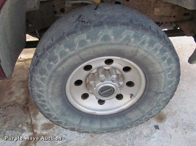 image for item J2560 2000 Ford F250 Super Duty XLT Crew Cab pickup truck