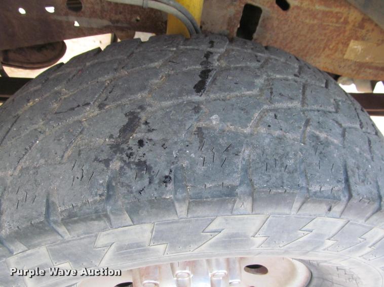 image for item J2560 2000 Ford F250 Super Duty XLT Crew Cab pickup truck