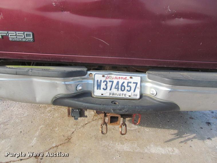 image for item J2560 2000 Ford F250 Super Duty XLT Crew Cab pickup truck