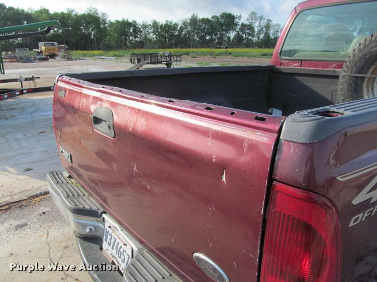 image for item J2560 2000 Ford F250 Super Duty XLT Crew Cab pickup truck