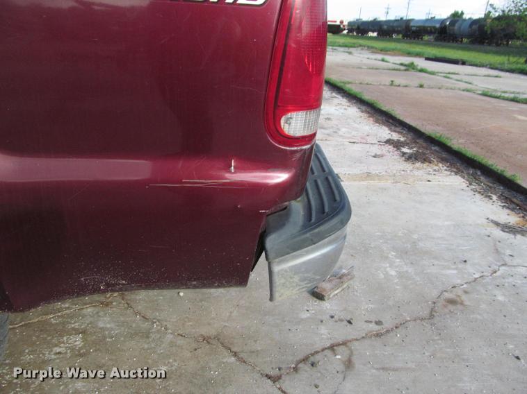 image for item J2560 2000 Ford F250 Super Duty XLT Crew Cab pickup truck