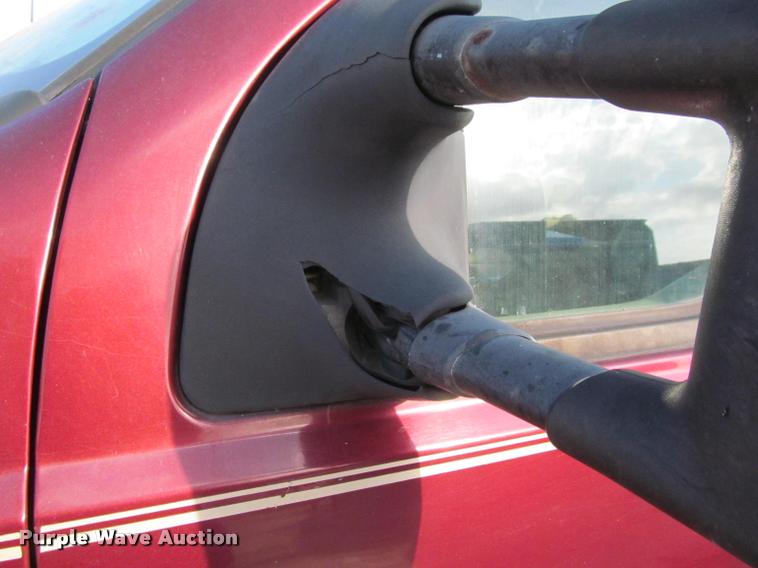 image for item J2560 2000 Ford F250 Super Duty XLT Crew Cab pickup truck