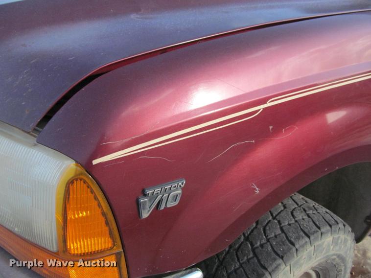 image for item J2560 2000 Ford F250 Super Duty XLT Crew Cab pickup truck