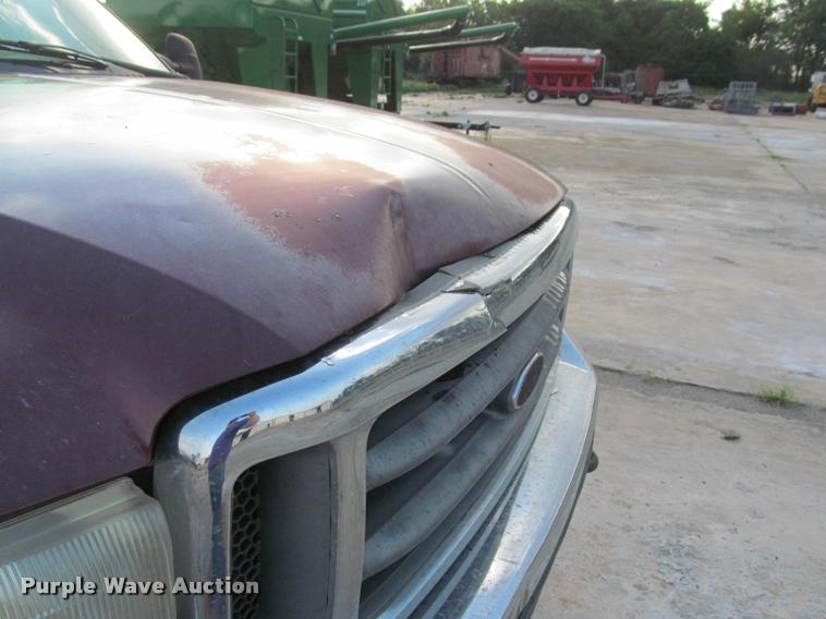 image for item J2560 2000 Ford F250 Super Duty XLT Crew Cab pickup truck