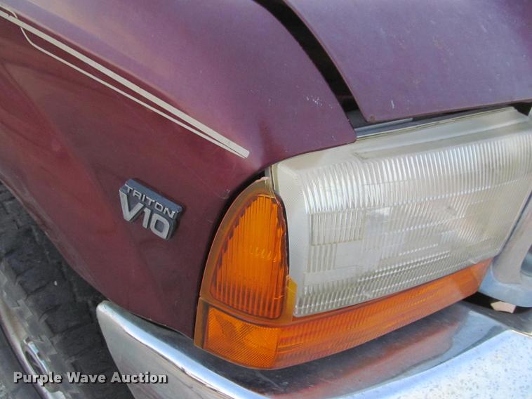 image for item J2560 2000 Ford F250 Super Duty XLT Crew Cab pickup truck