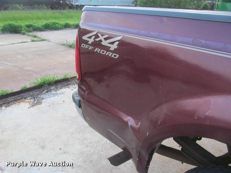 image for item J2560 2000 Ford F250 Super Duty XLT Crew Cab pickup truck