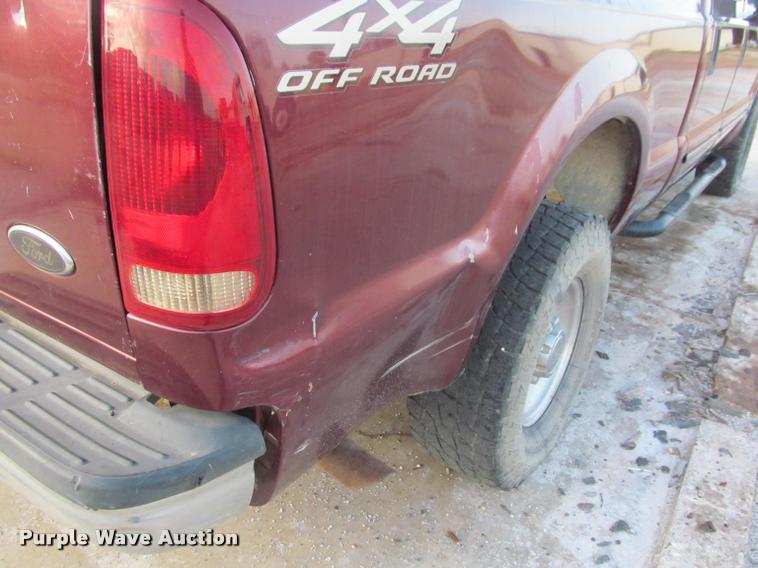 image for item J2560 2000 Ford F250 Super Duty XLT Crew Cab pickup truck