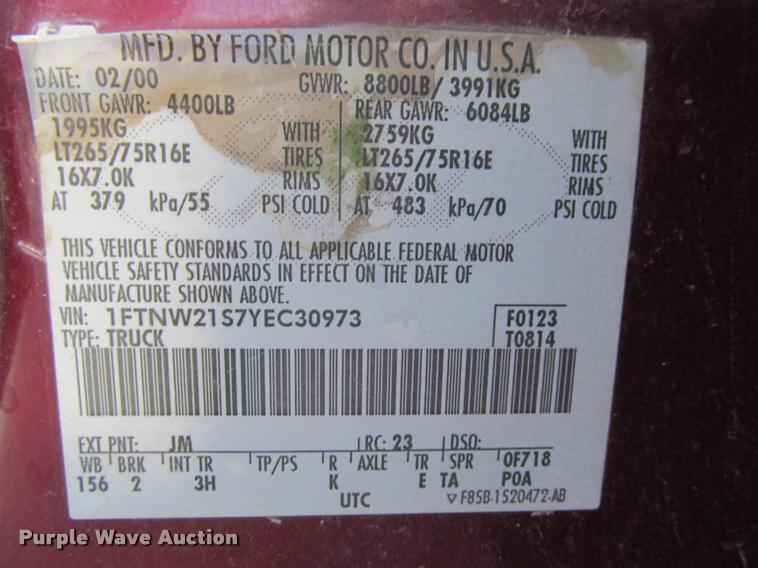 image for item J2560 2000 Ford F250 Super Duty XLT Crew Cab pickup truck