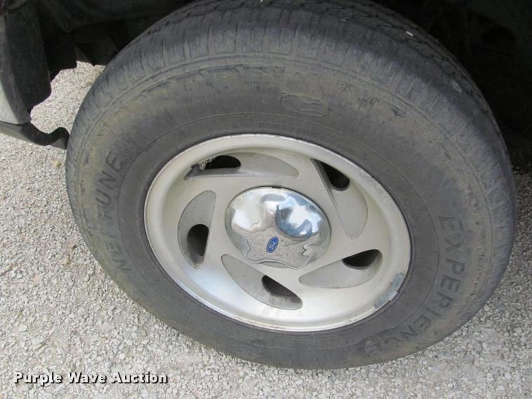 image for item J2569 1997 Ford F150 SuperCab pickup truck