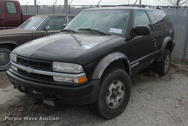 image for item J2571 2002 Chevrolet Blazer ZR-2 SUV