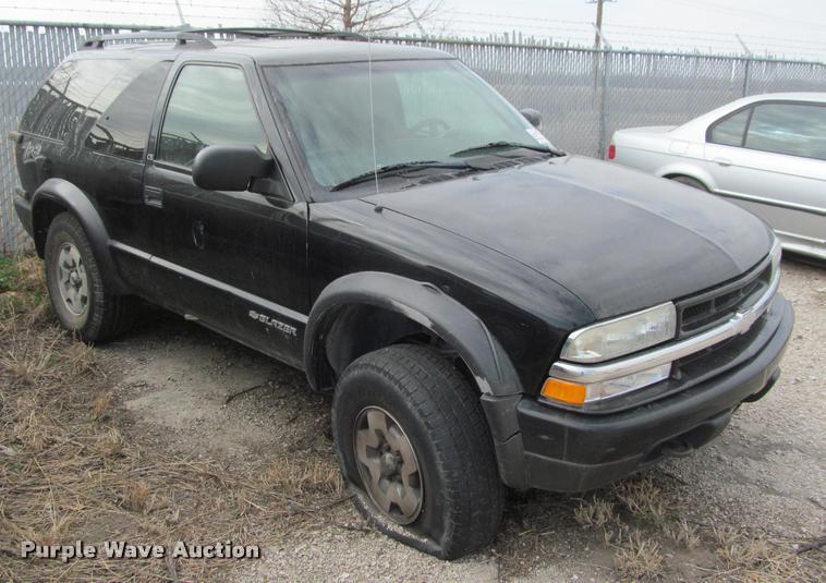 image for item J2571 2002 Chevrolet Blazer ZR-2 SUV