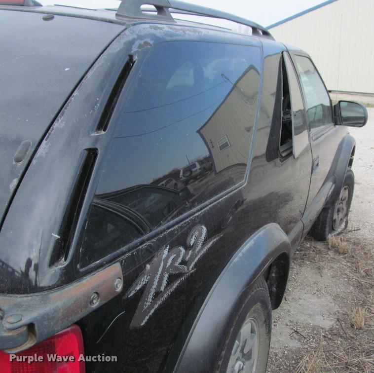 image for item J2571 2002 Chevrolet Blazer ZR-2 SUV