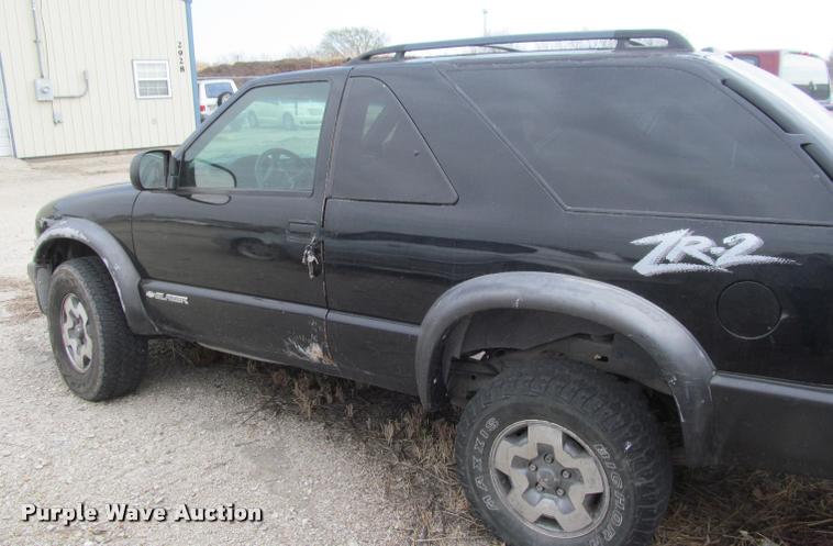 image for item J2571 2002 Chevrolet Blazer ZR-2 SUV