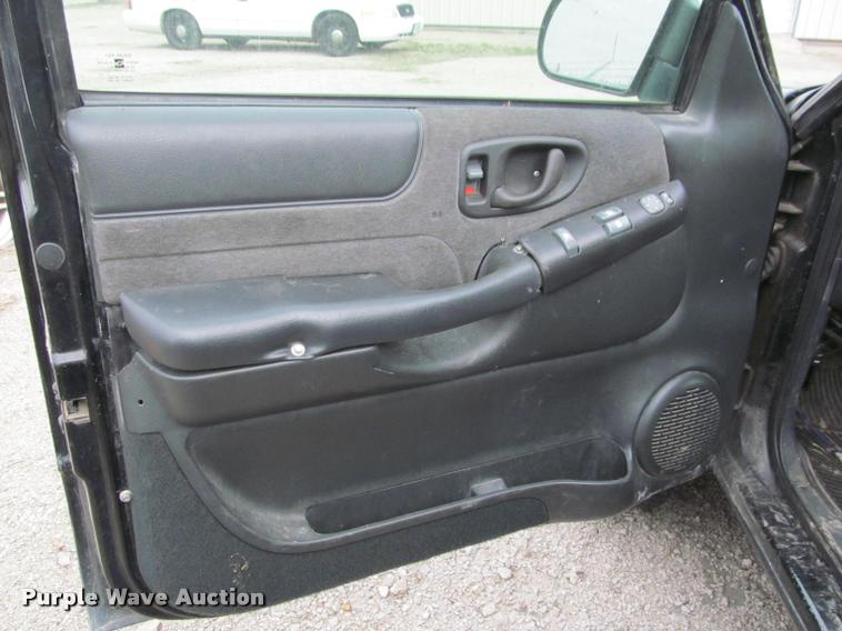 image for item J2571 2002 Chevrolet Blazer ZR-2 SUV