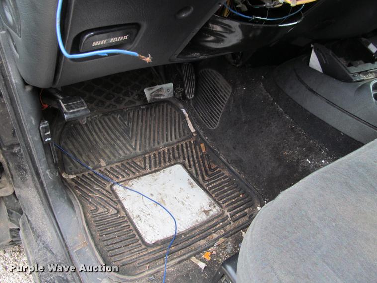 image for item J2571 2002 Chevrolet Blazer ZR-2 SUV