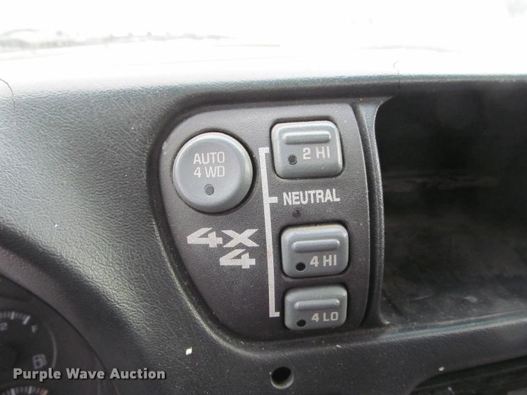 image for item J2571 2002 Chevrolet Blazer ZR-2 SUV