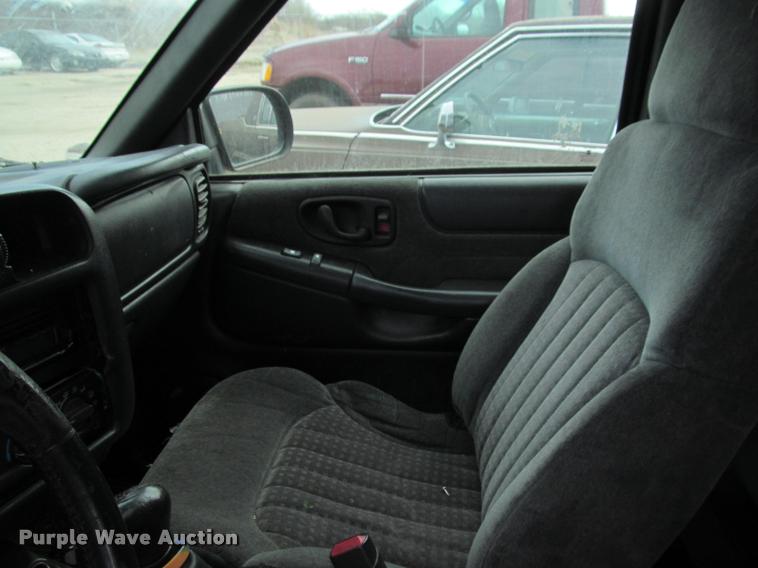 image for item J2571 2002 Chevrolet Blazer ZR-2 SUV