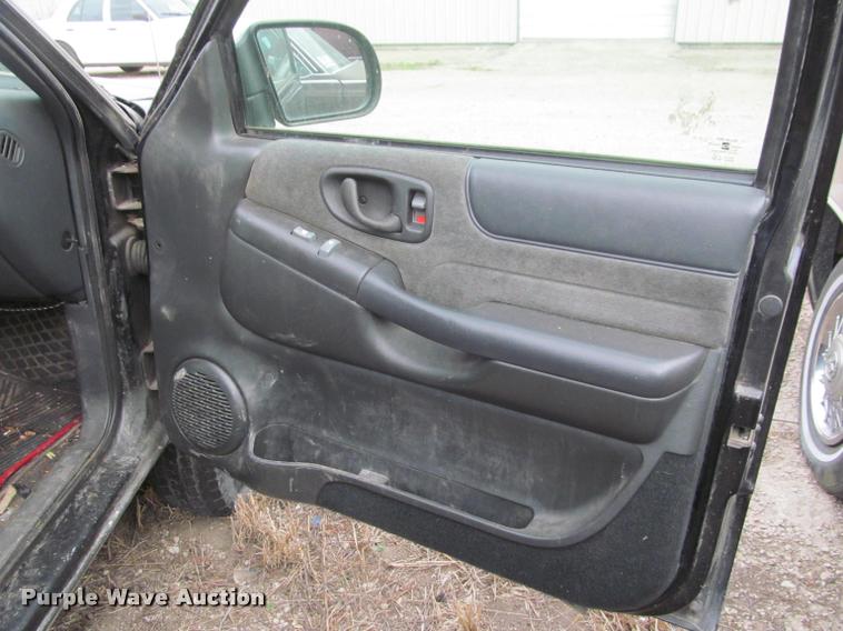 image for item J2571 2002 Chevrolet Blazer ZR-2 SUV