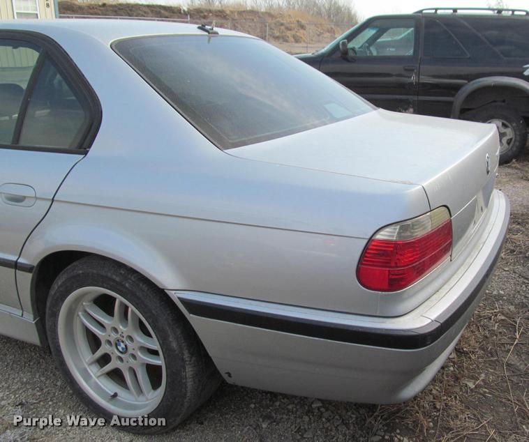 image for item J2572 2001 BMW 740iL