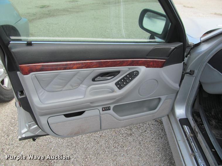 image for item J2572 2001 BMW 740iL