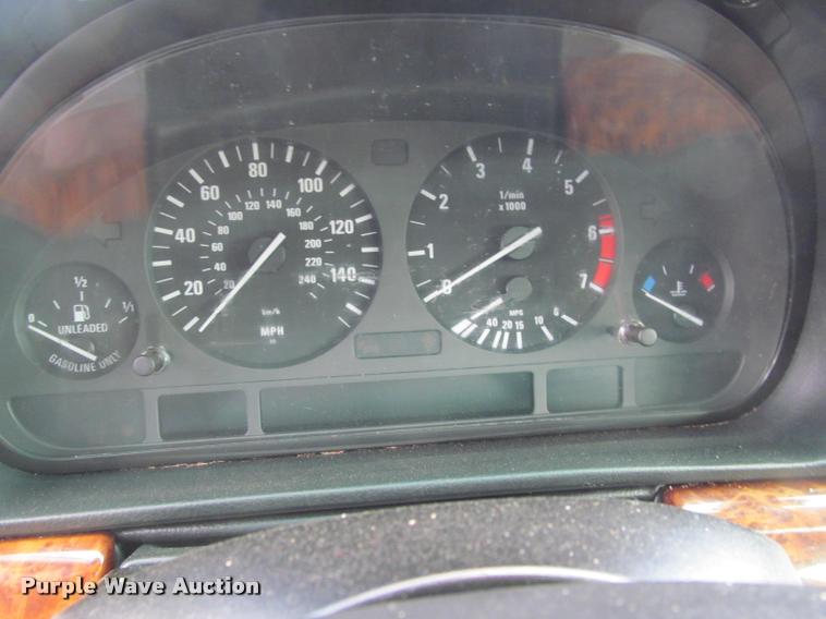 image for item J2572 2001 BMW 740iL