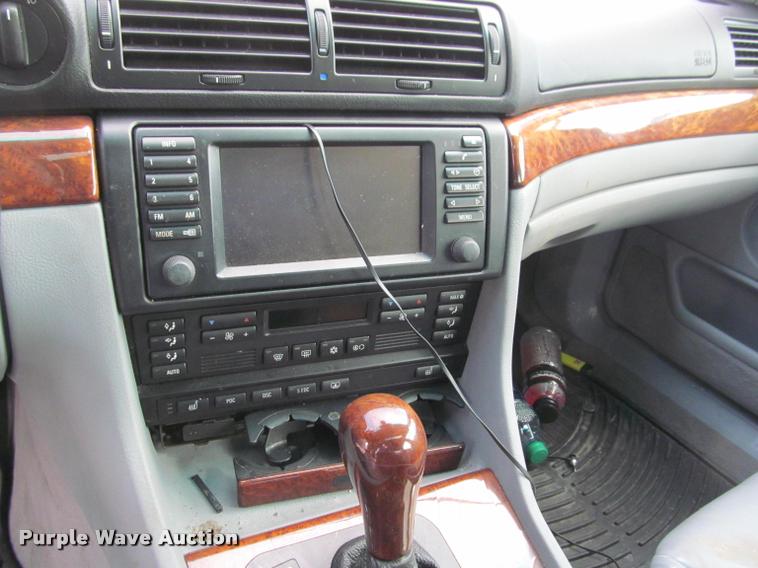 image for item J2572 2001 BMW 740iL