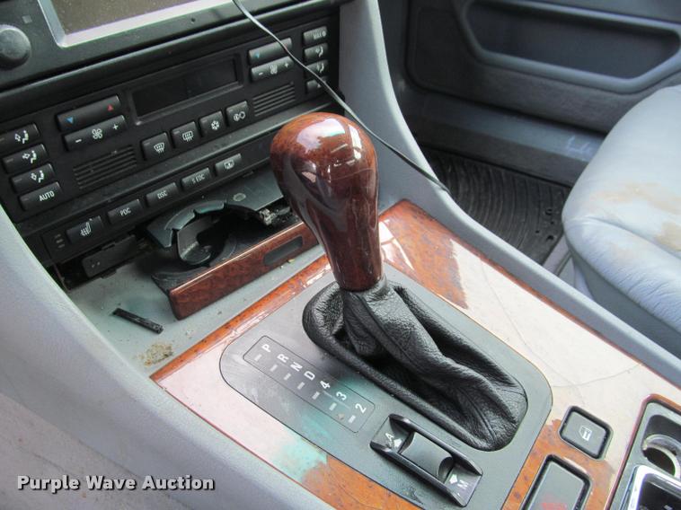 image for item J2572 2001 BMW 740iL