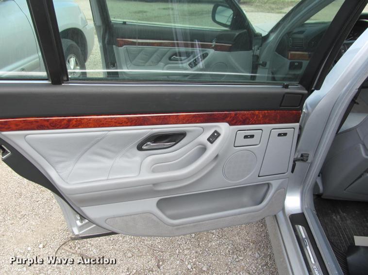 image for item J2572 2001 BMW 740iL