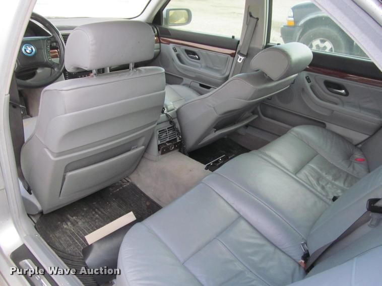 image for item J2572 2001 BMW 740iL