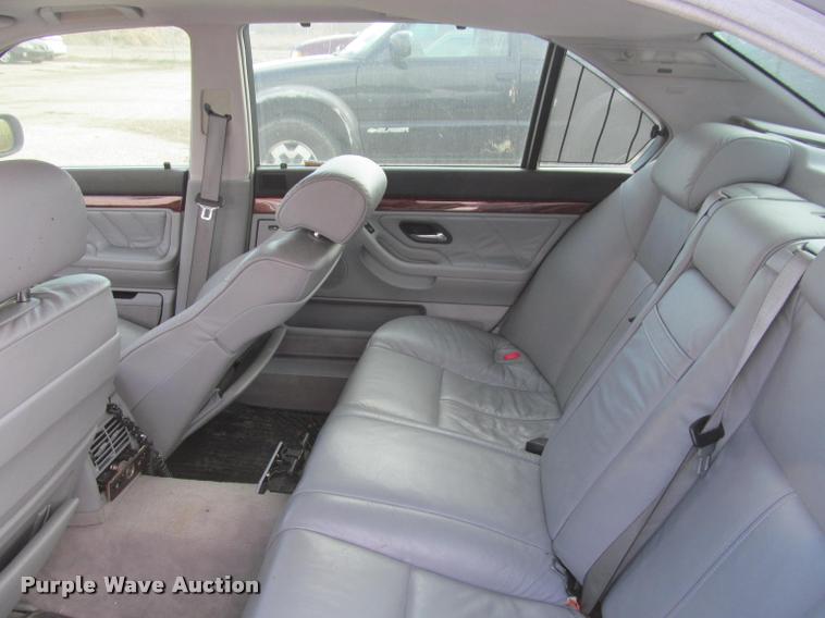 image for item J2572 2001 BMW 740iL