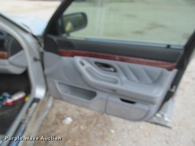 image for item J2572 2001 BMW 740iL