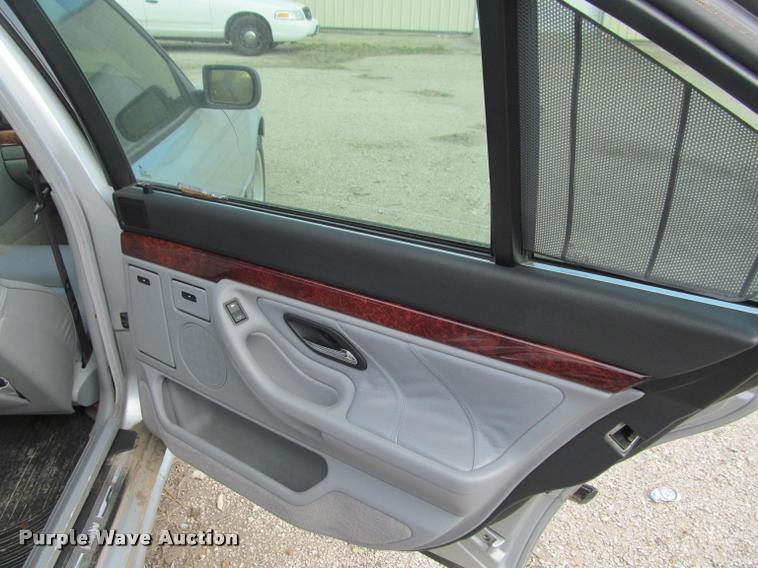 image for item J2572 2001 BMW 740iL