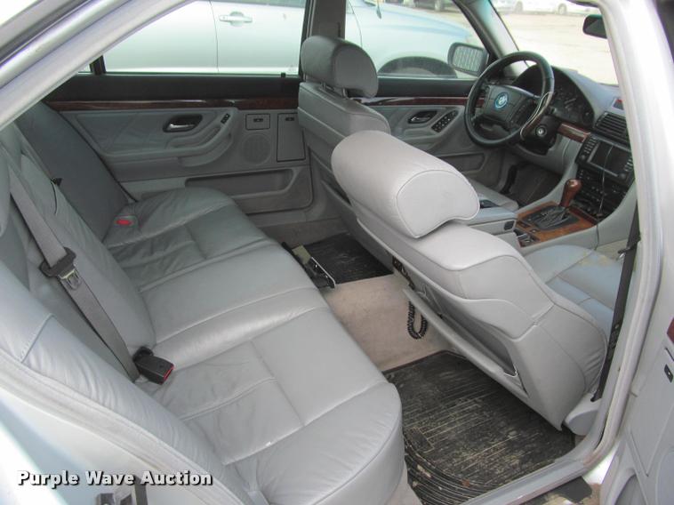 image for item J2572 2001 BMW 740iL
