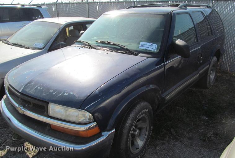 image for item J2574 1999 Chevrolet Blazer SUV