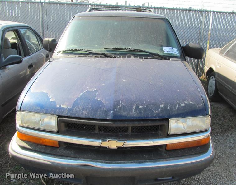 image for item J2574 1999 Chevrolet Blazer SUV