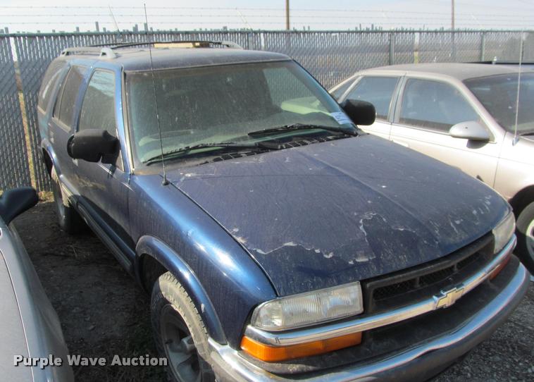 image for item J2574 1999 Chevrolet Blazer SUV