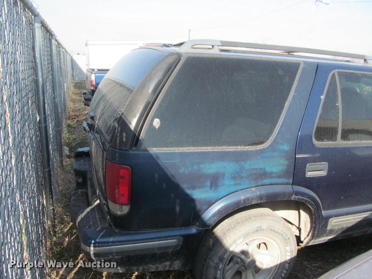 image for item J2574 1999 Chevrolet Blazer SUV