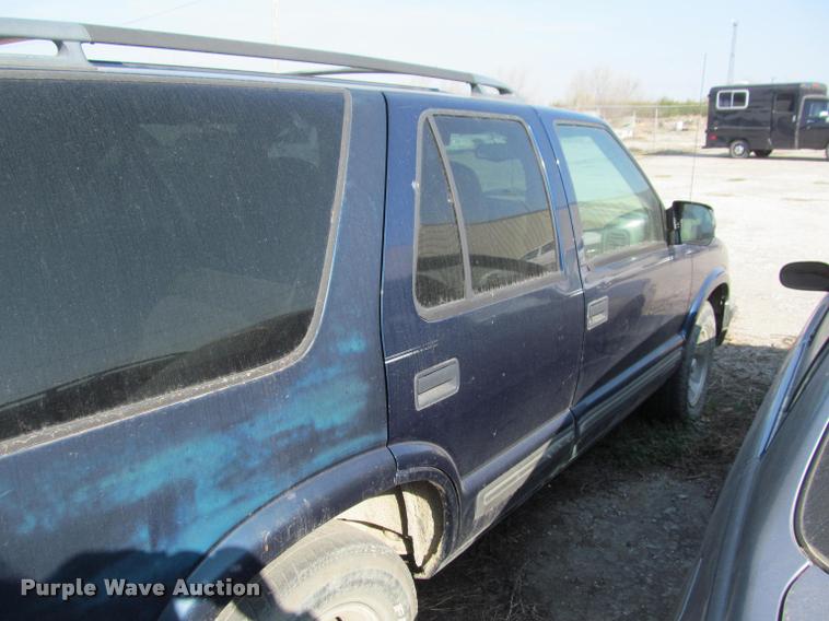 image for item J2574 1999 Chevrolet Blazer SUV