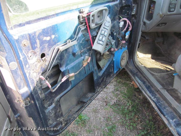 image for item J2574 1999 Chevrolet Blazer SUV