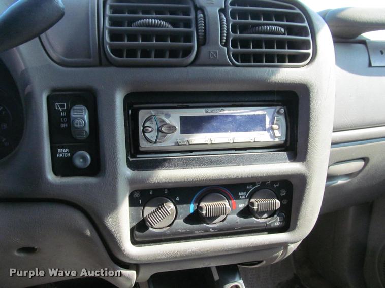 image for item J2574 1999 Chevrolet Blazer SUV