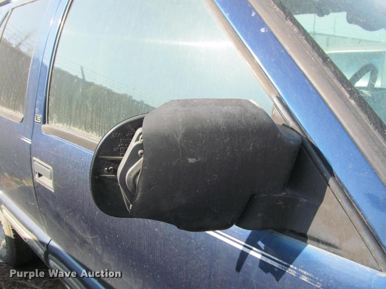 image for item J2574 1999 Chevrolet Blazer SUV