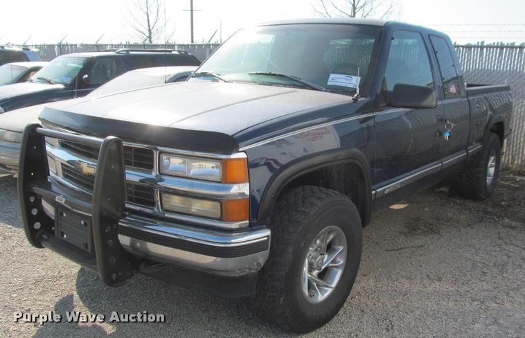 image for item J2576 1998 Chevrolet 1500 Ext. Cab pickup truck