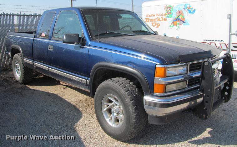 image for item J2576 1998 Chevrolet 1500 Ext. Cab pickup truck