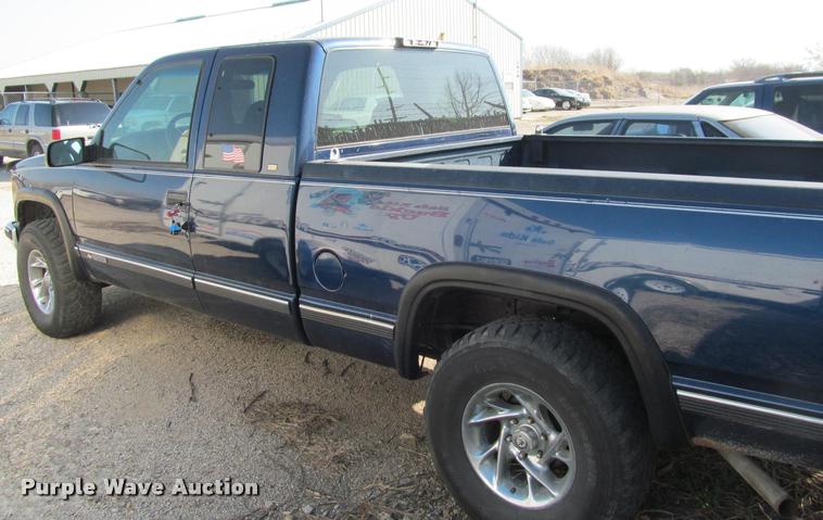 image for item J2576 1998 Chevrolet 1500 Ext. Cab pickup truck